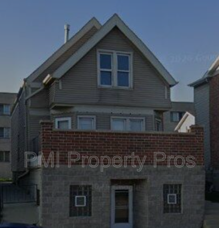 Milwaukee Condo: 2016 W Clybourn St