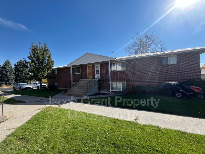 Idaho Falls House: 2118 St. Clair Rd