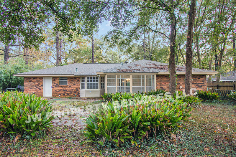 Covington House: 1915 S Jahncke