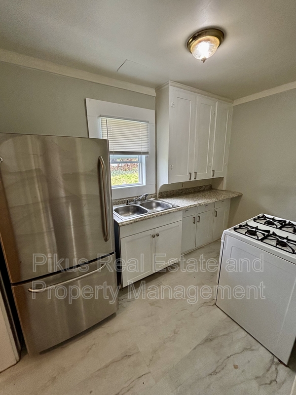 Akron Condo: 485 Crouse Street - Down