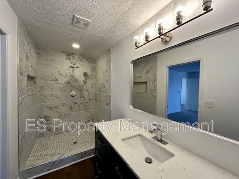 Beautiful Updated Home!!! - Photo 26