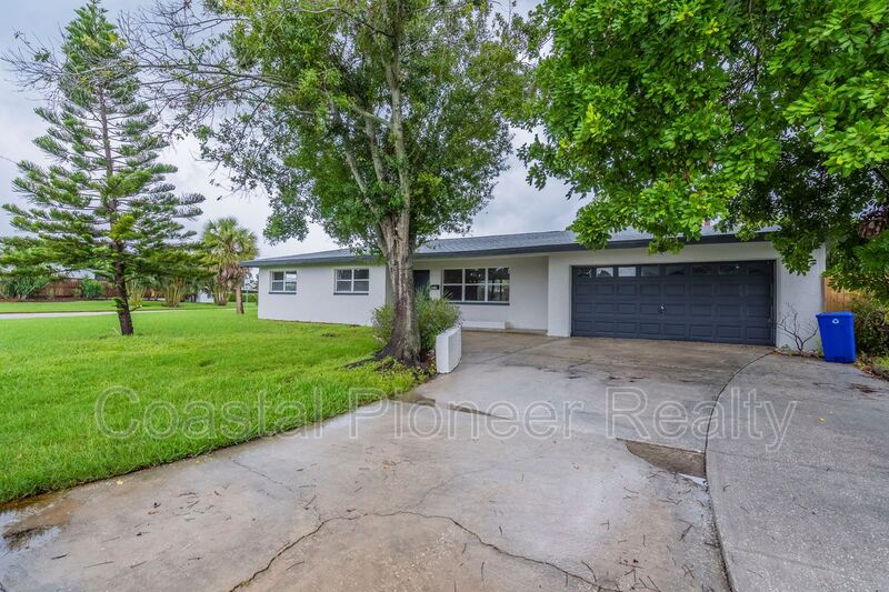 St. Petersburg House: 4600 Venetian Blvd NE