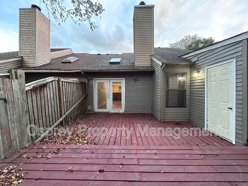 Cozy 2-Bedroom Townhome in Virginia Beach "ASK ABOUT OUR ZERO DEPOSIT" - Photo 9