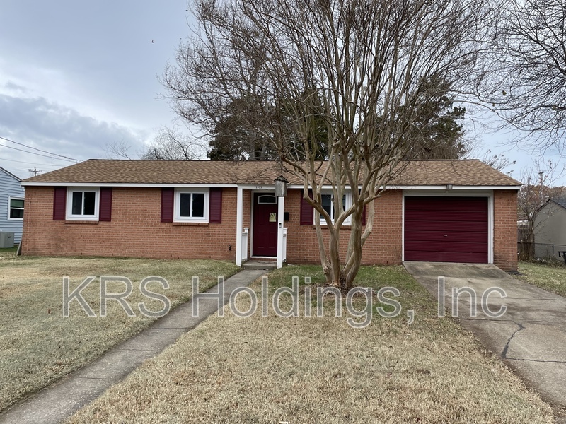 Hampton House: 1515 Cronin Drive