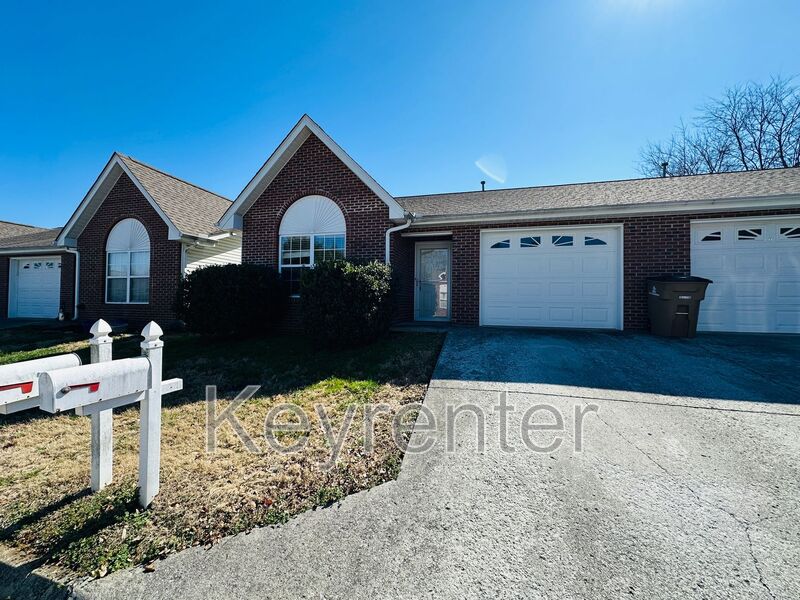 Knoxville House: 804 Garcia Way