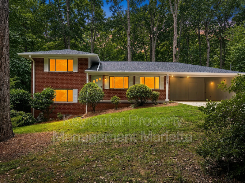 Smyrna House: 3720 Lake Dr SE