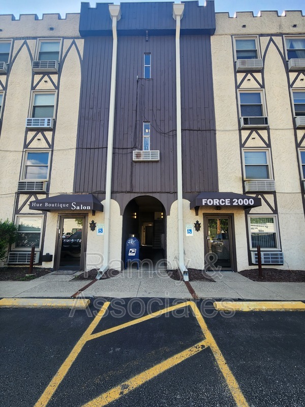 Louisville Condo: 4012 Dupont Cr