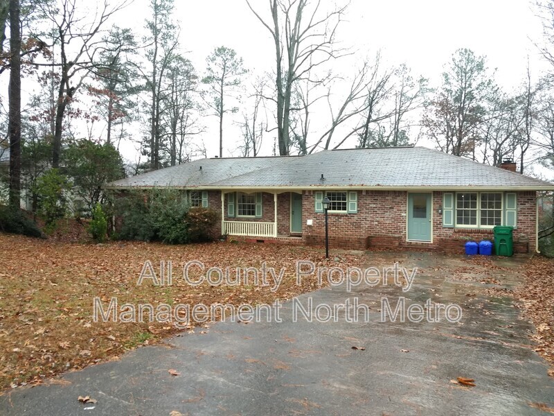 Brookhaven House: 1273 Becket Dr. NE