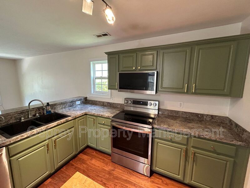 Welcome to this charming home in the heart of Chesapeake 