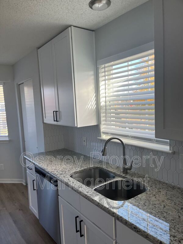 Renovated 2 Bedroom Condo on second floor!! Available Immediately!! - Slider navigation 5