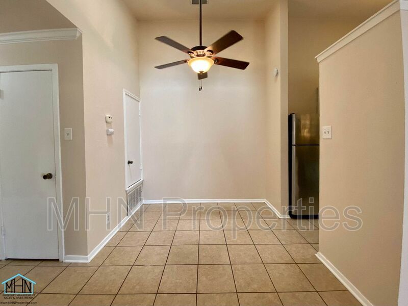 COZY 2 bed/1 bath near Nacogdoches and Judson Rd! - Photo 5