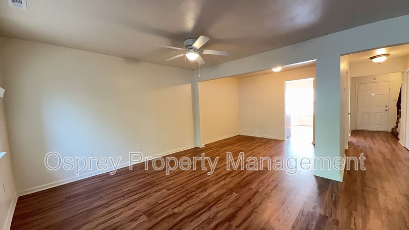Beautiful 3 Bedroom Home in Virginia Beach with Updated Kitchen! - Photo 5