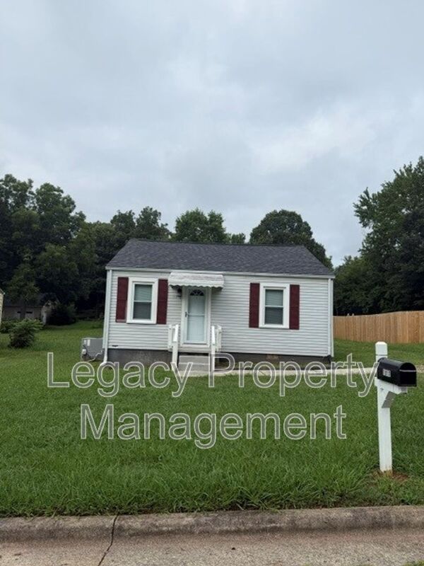 Burlington House: 1817 Wood Avenue