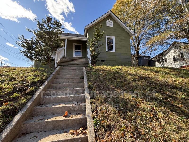 Greenville House: 1 W 6th Street