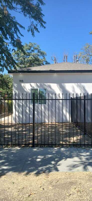 Bakersfield Townhome: 918 Monterey St