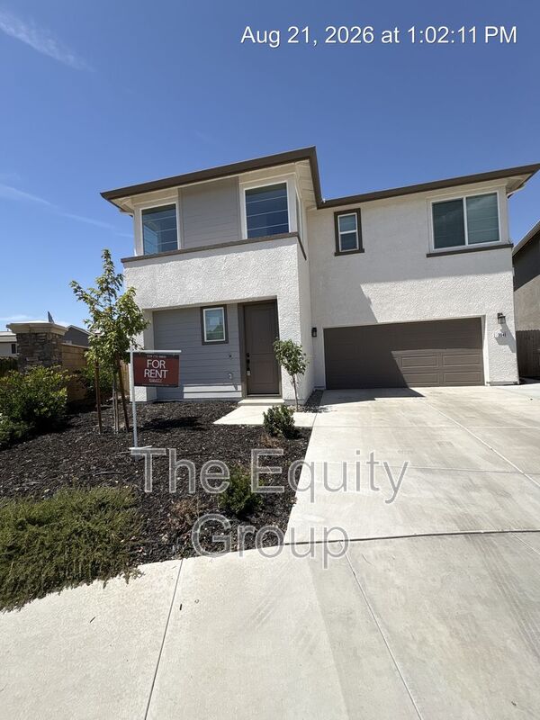 Visalia House: 3049 N Dudley St