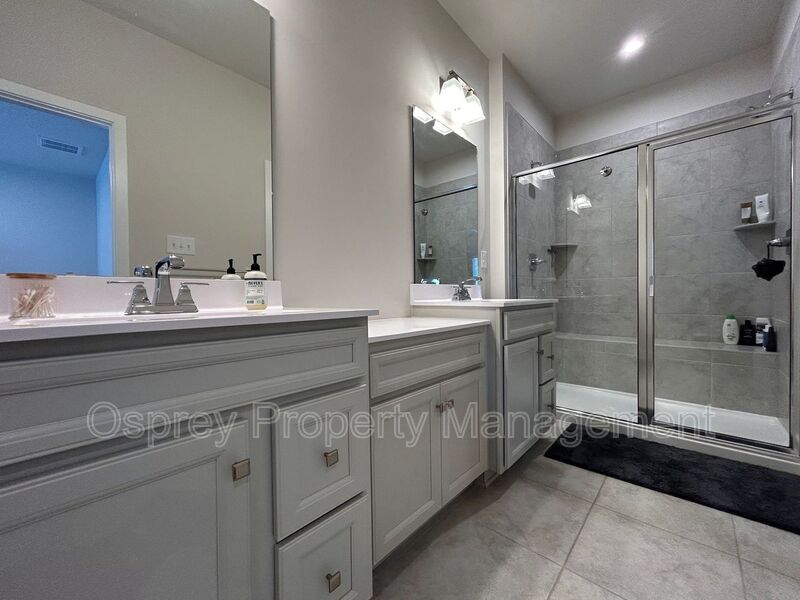 Spacious 4-Bedroom Townhome with Garage & Prime Suffolk Location!
