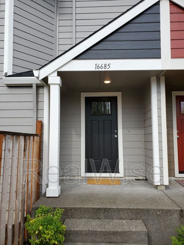 Beaverton Townhome: 16581 SW Blanton St