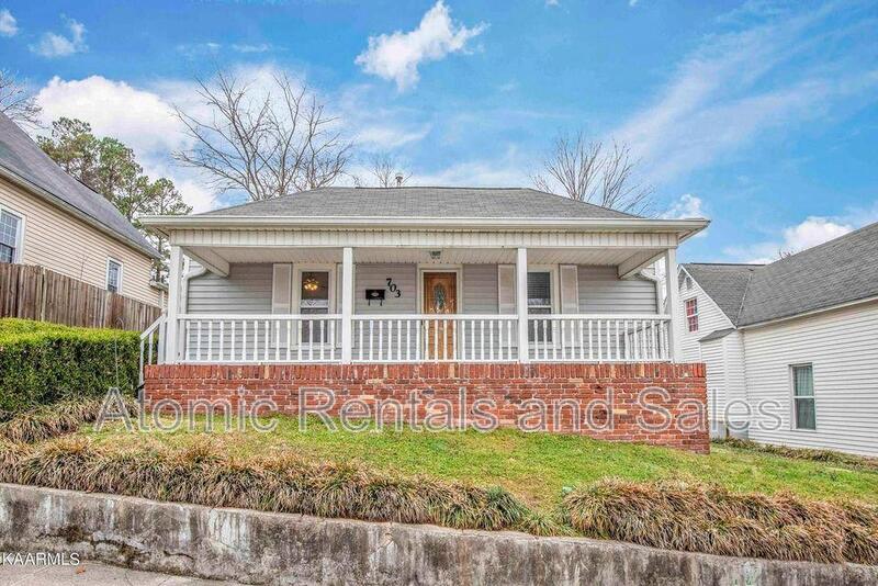 Lenoir City House: 703 W 2nd Ave