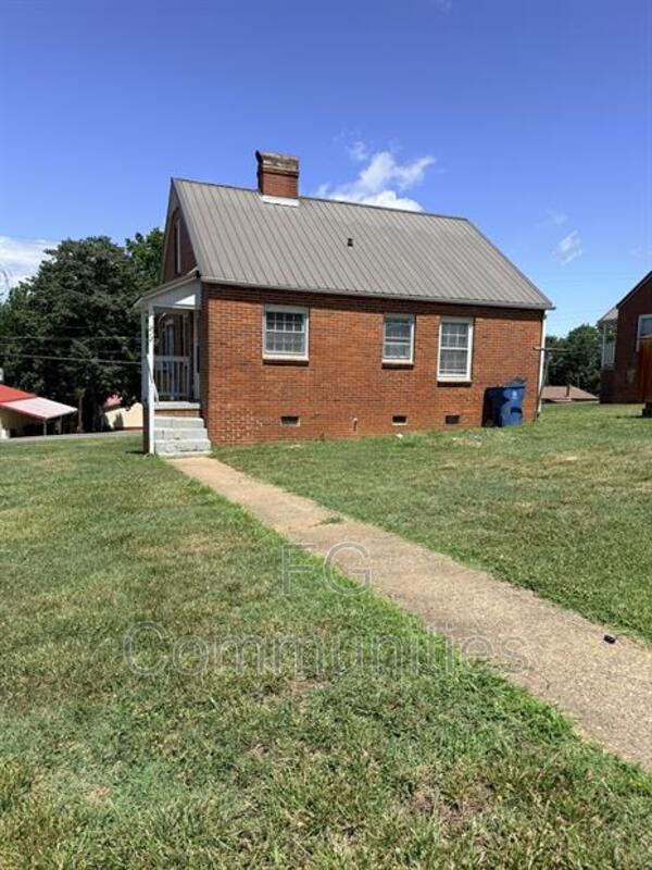 Hildebran House: 212 Main Ave E