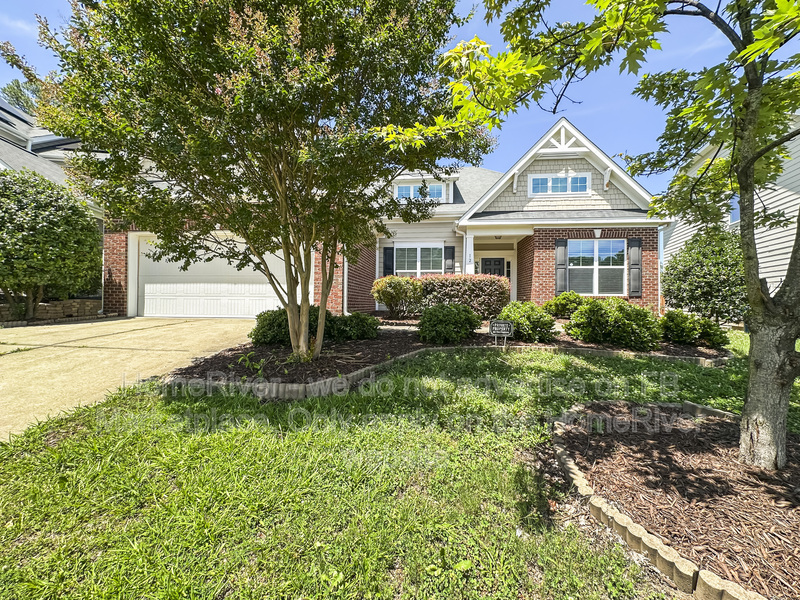 Durham House: 12 Oxmoor Dr