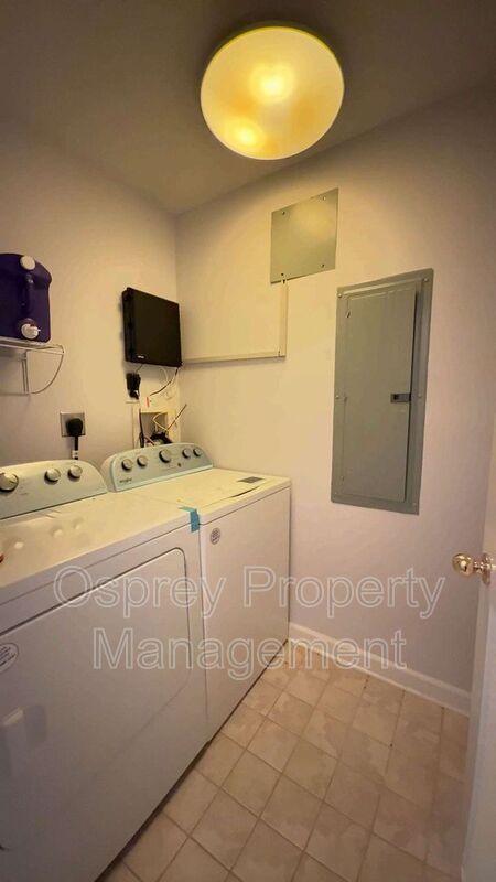 Charming 2-Bedroom Condo in Port Warwick - Photo 8