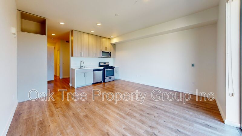 Oakland House: 532 Union St
