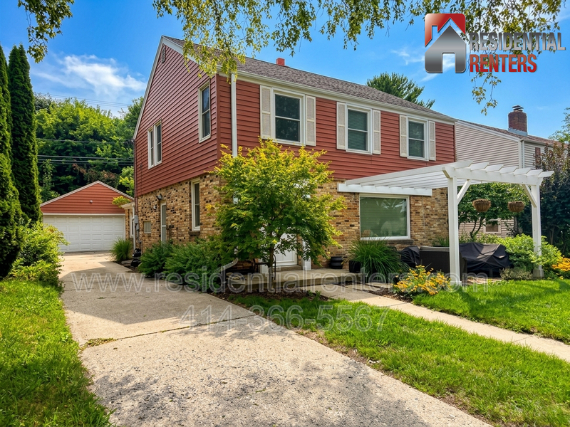 Bay View House: 2913 E Rhode Island Avenue