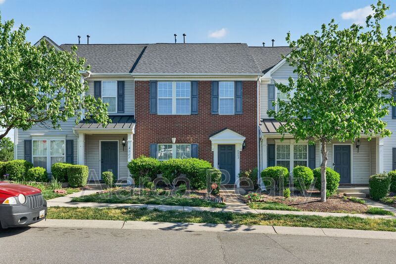 Charlotte Townhome: 4903 Sunburst Ln