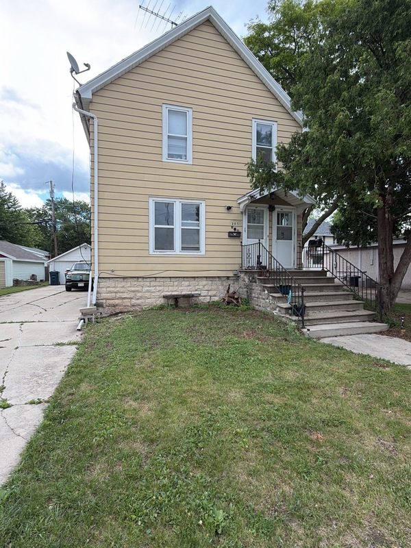 Fond du Lac Condo: 205 Walnut Street - Upper
