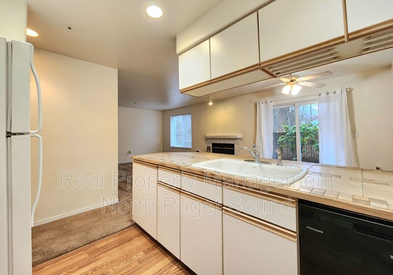 Everett House: 9727 18th Ave W