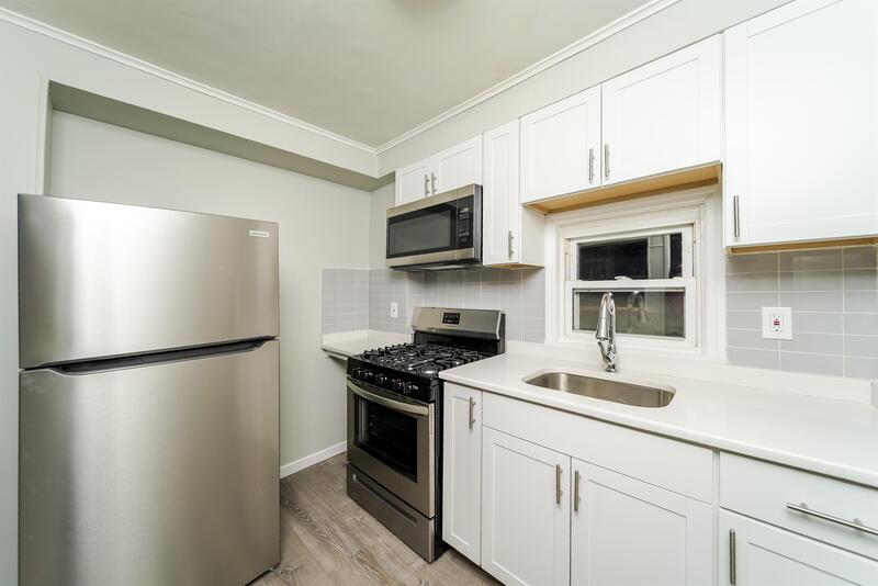 Albany House: 139 North Pine Avenue