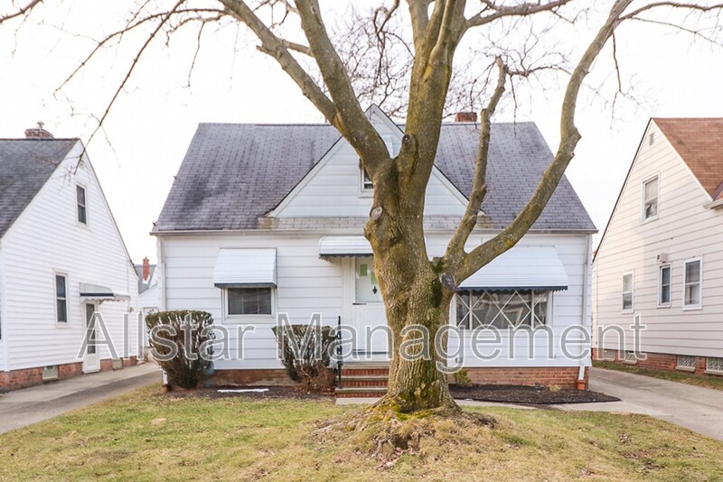 Parma House: 6207 Gerald Ave