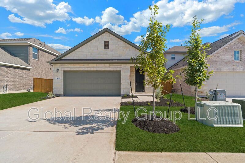 San Marcos House: 413 Possumhaw Ln