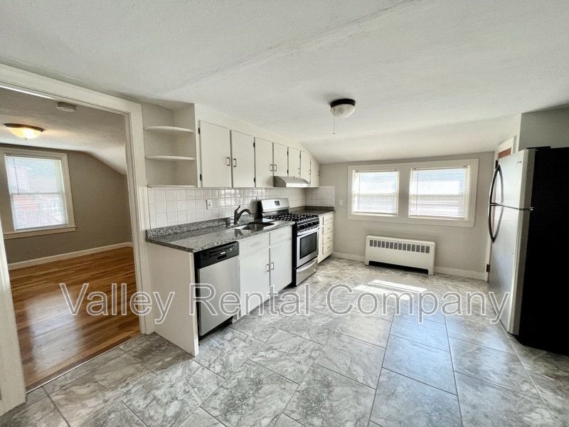South Hadley Condo: 70 Lyman Street - 6