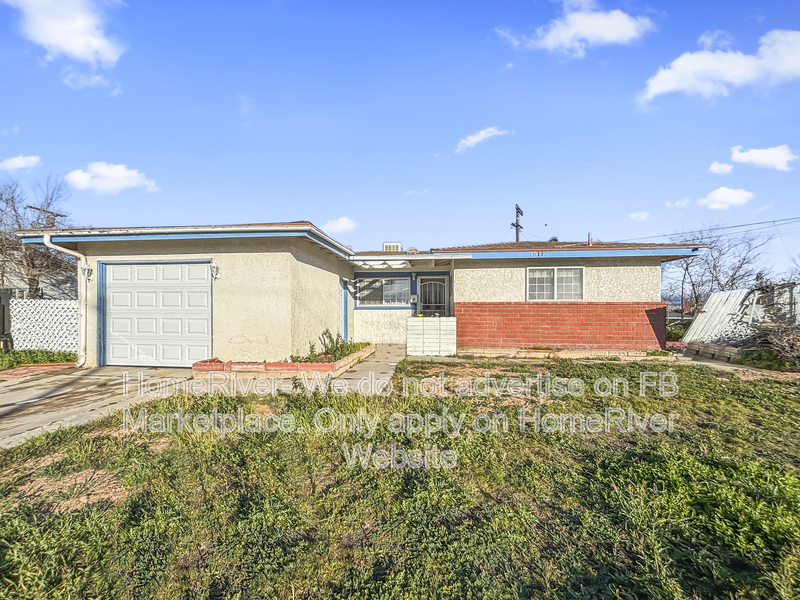 Victorville House: 15117 Prado Ct