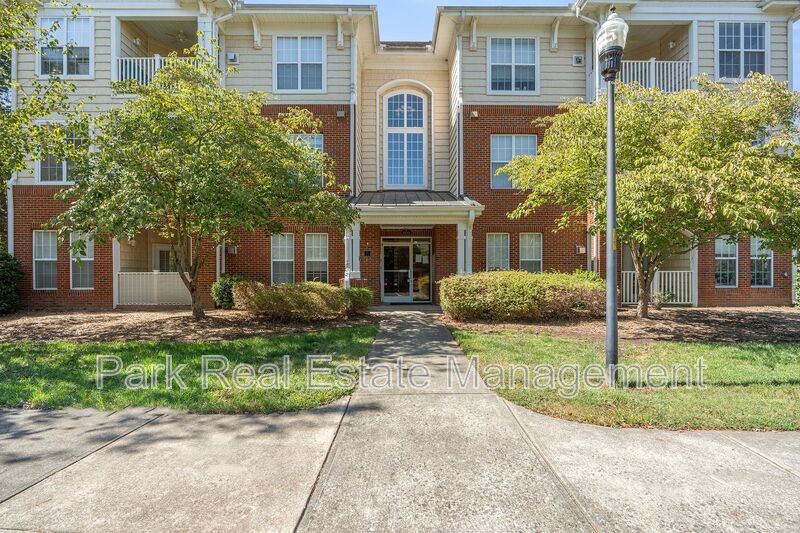 Chapel Hill House: 511 Ives Ct