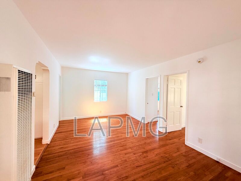 Venice House: 637 E. Rose Avenue