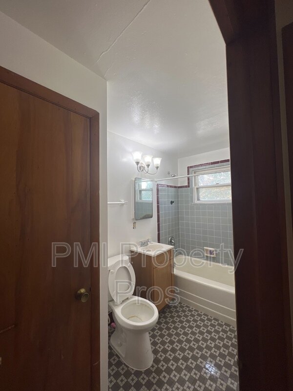 Milwaukee Condo: 1981 W Villard Ave