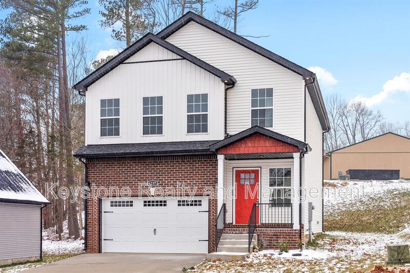 Clarksville House: 1237 Cardinal Creek Drive