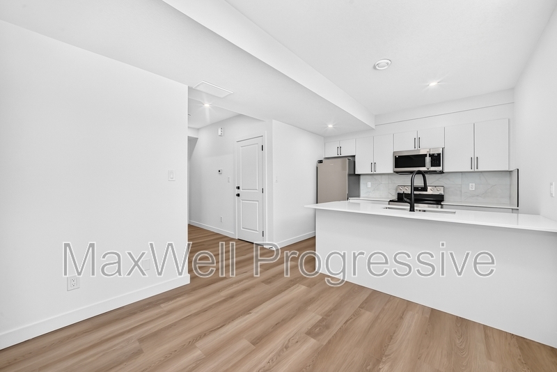 Edmonton Townhome: 14510 95 Avenue Northwest
