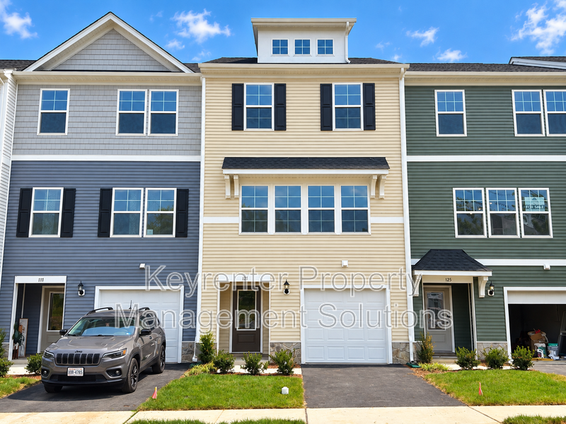 Waynesboro House: 121 Gibraltar Drive