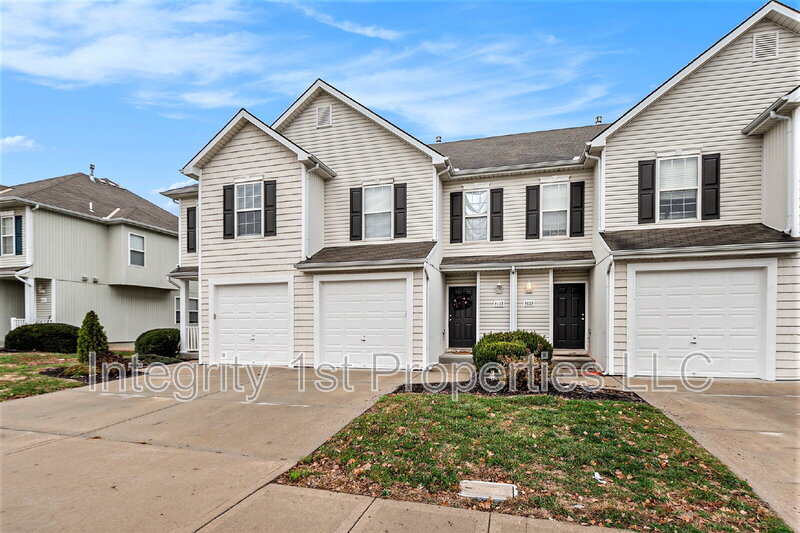 Kansas City Condo: 5972 NW 91st Ter