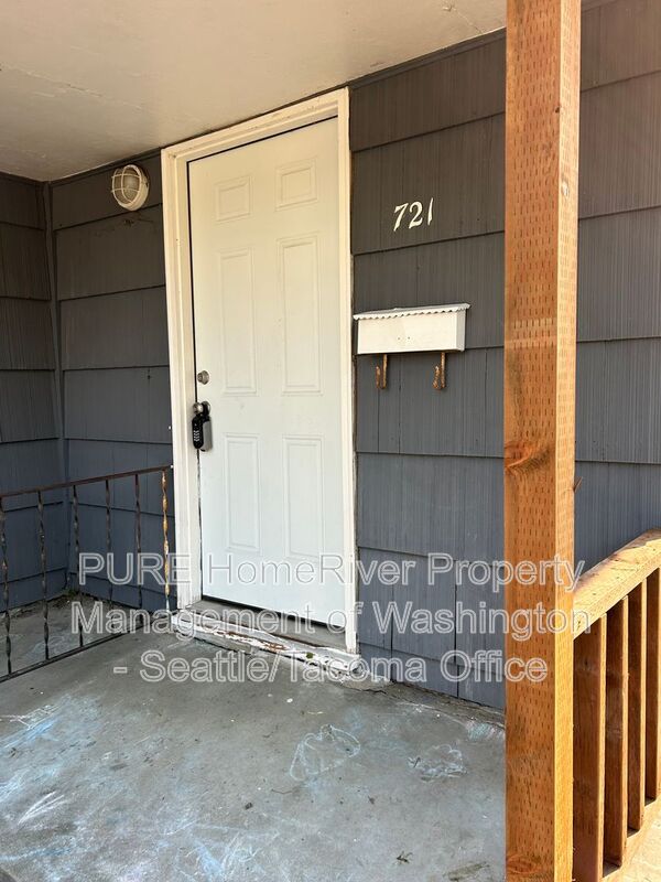 Tacoma House: 721 S. Ainsworth Ave