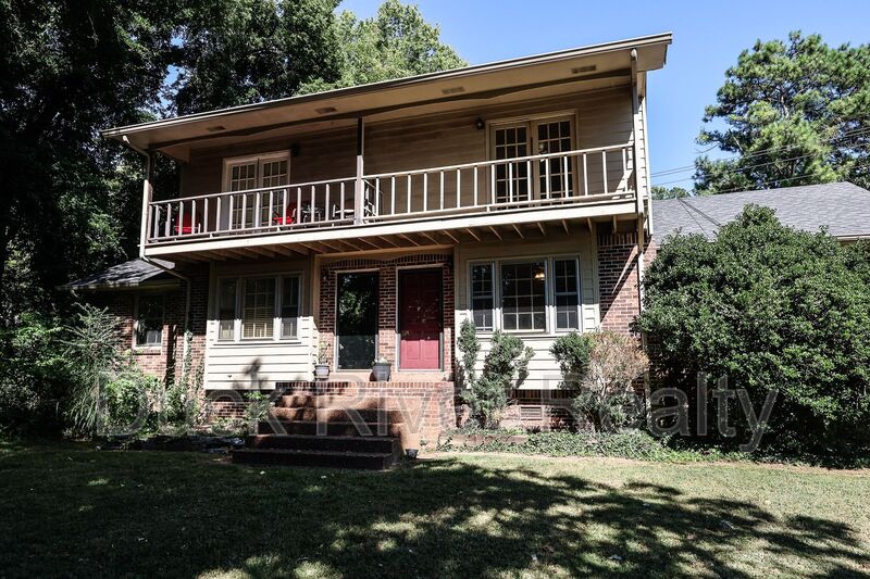 Columbia Condo: 2213-A Country Club Ln.