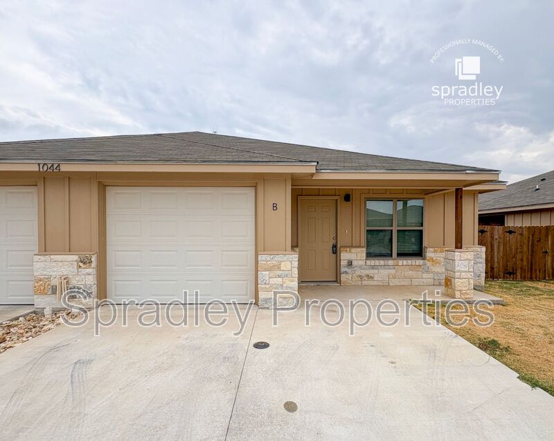 Belton Condo: 1044B Mason Dr