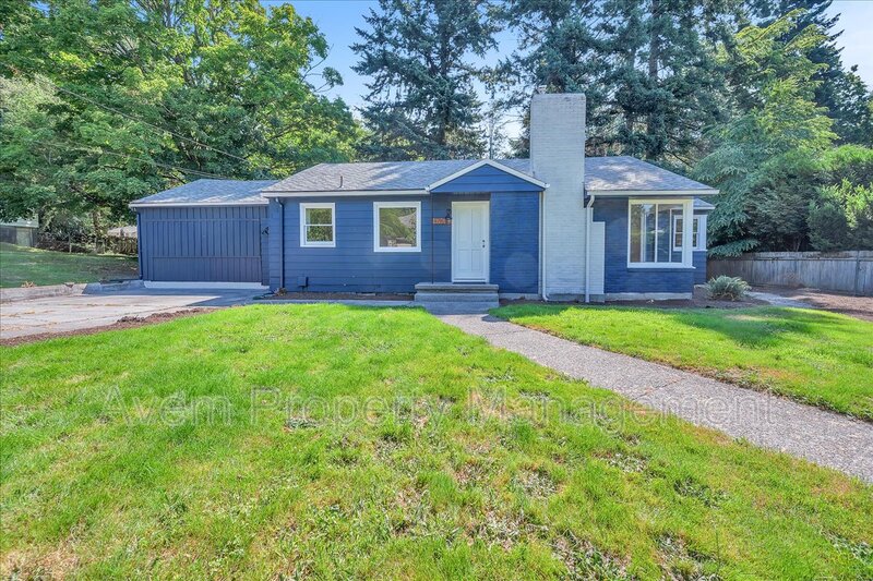 Portland House: 9710 S Corbett Lane