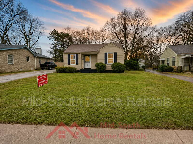 Memphis House: 1060 Salem St