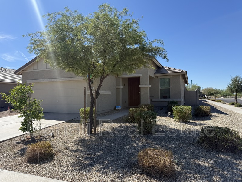 Surprise House: 17593 W. Daley Lane