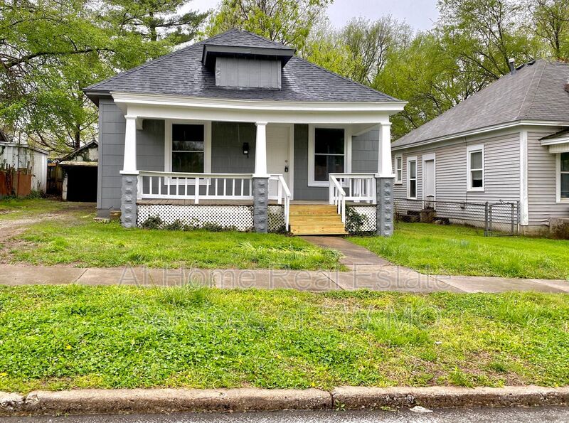 Springfield House: 1224 E Central